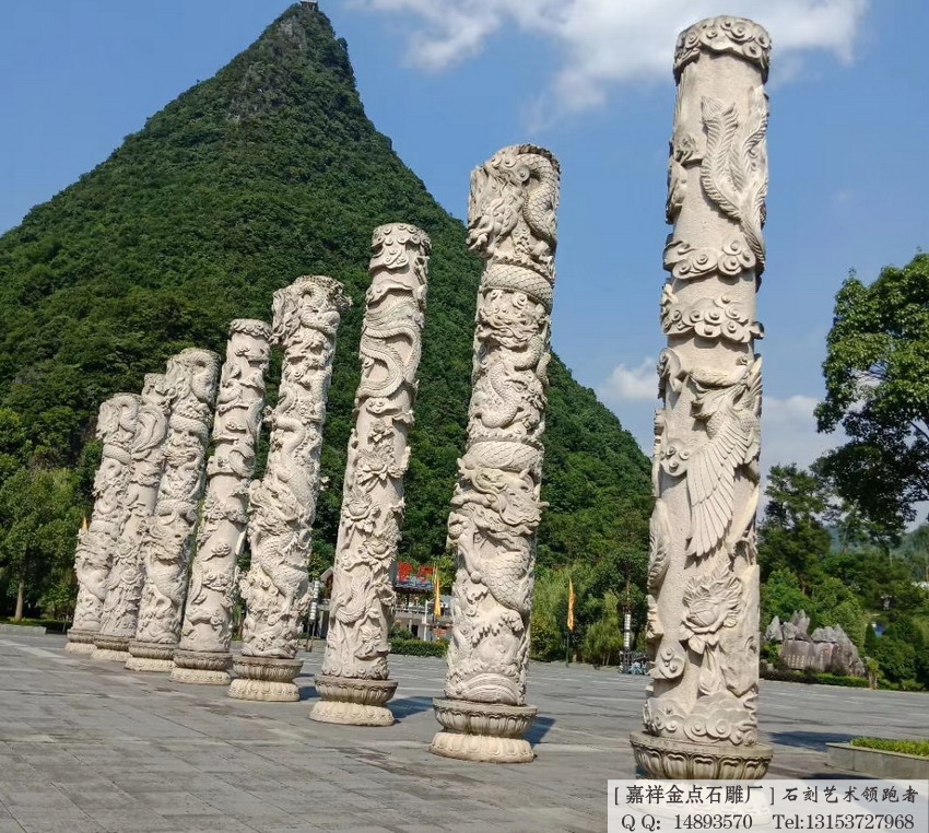 石雕盘龙柱